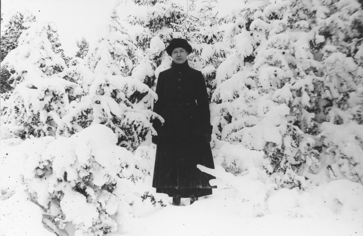 Fru Edit Wiklund född Hederén (f.1899) bland sn...