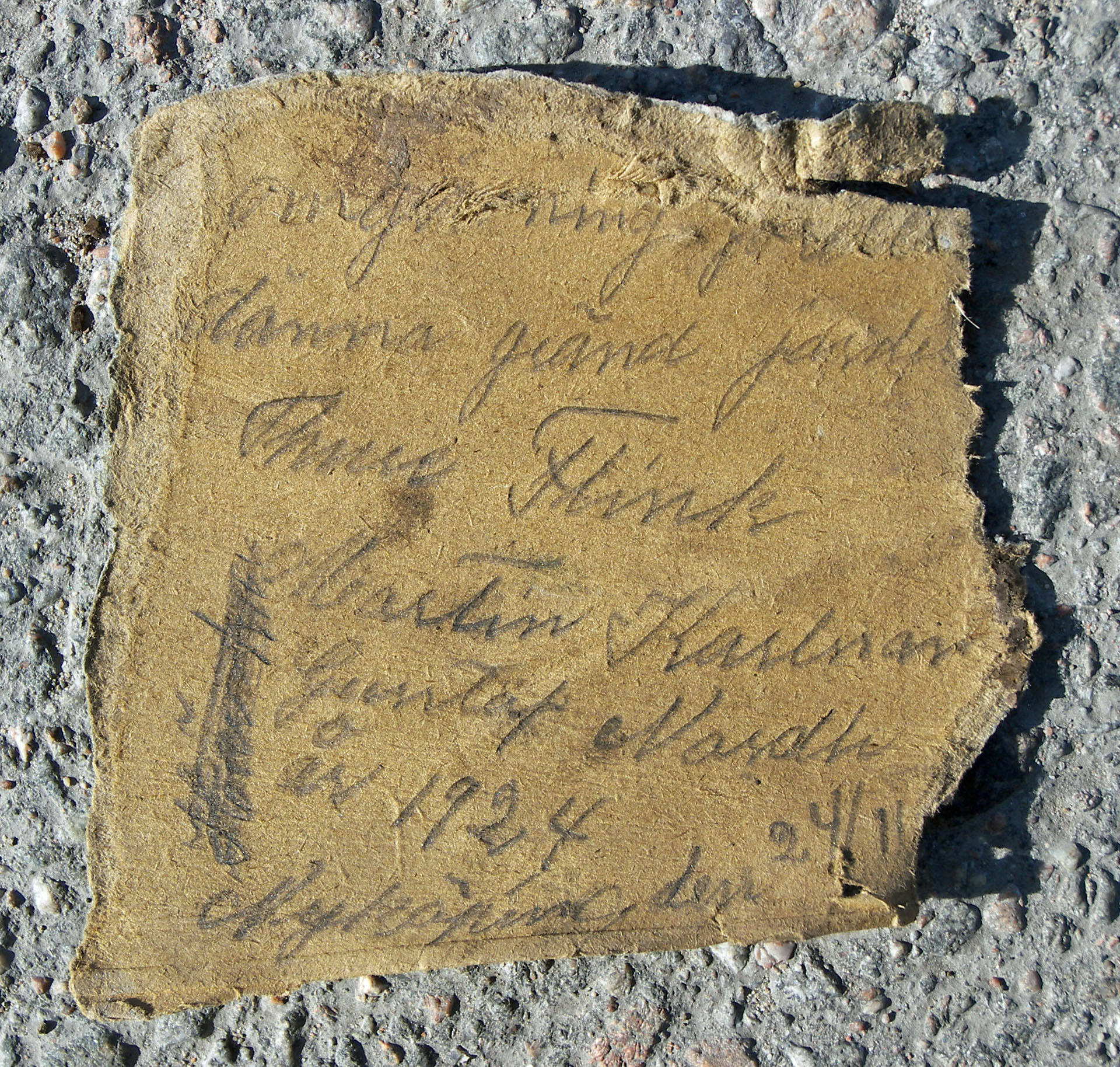 SLM 18106 48-50 - Flaskpost med meddelande från arbetare i Nyköping år 1924-25