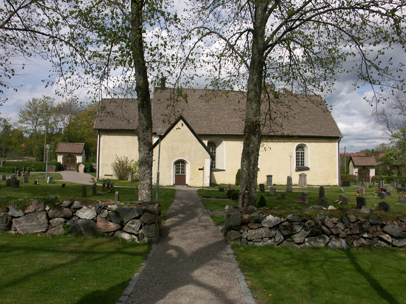 Härads kyrka, kyrkoanläggningen sedd från söder