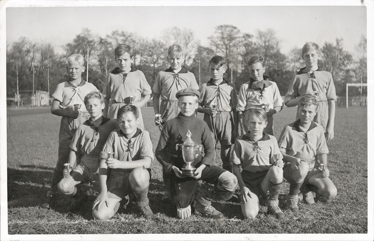Fotbollslag vid västra skolan i Nyköping 1939
