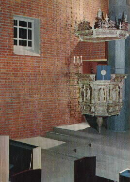 Predikstol från 1600-talet som använts i både d...