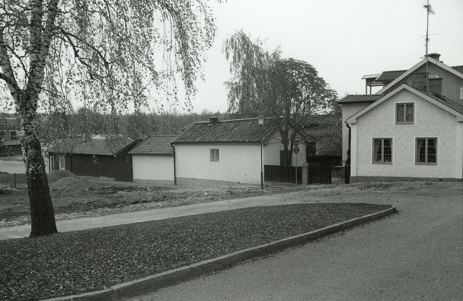Husen utefter Fiskaregränd, sedda från Pumptorget.