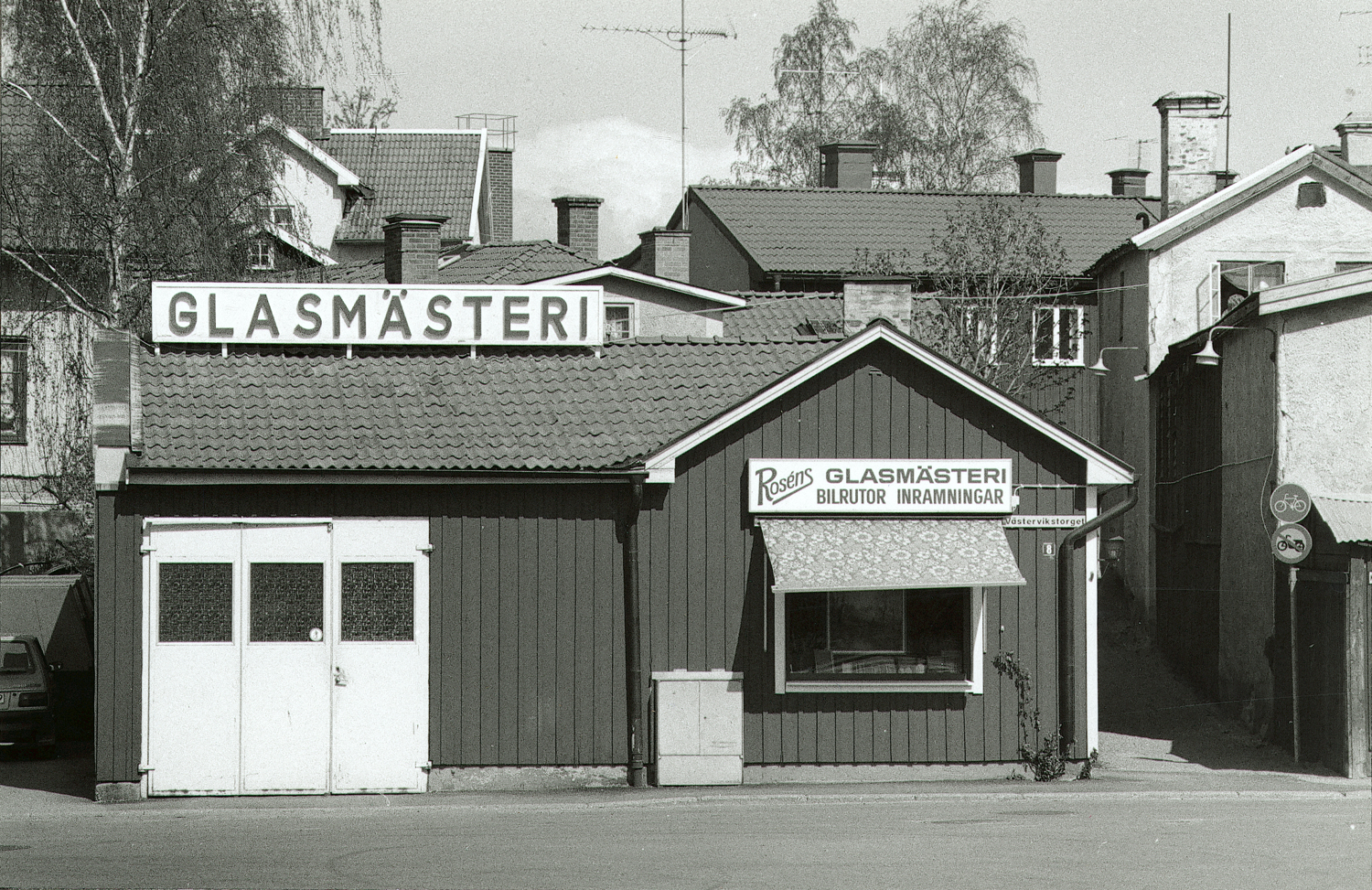 Västervikstorget 8 med lokal för Roséns glasmäs...