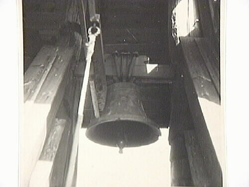 Klockstapeln vid Kila 1750-talskyrka. Foto 1945.