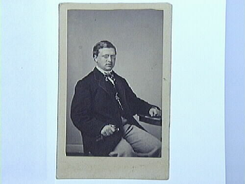 Karl af Schmidt (1840-1902) boende på Hovra går...