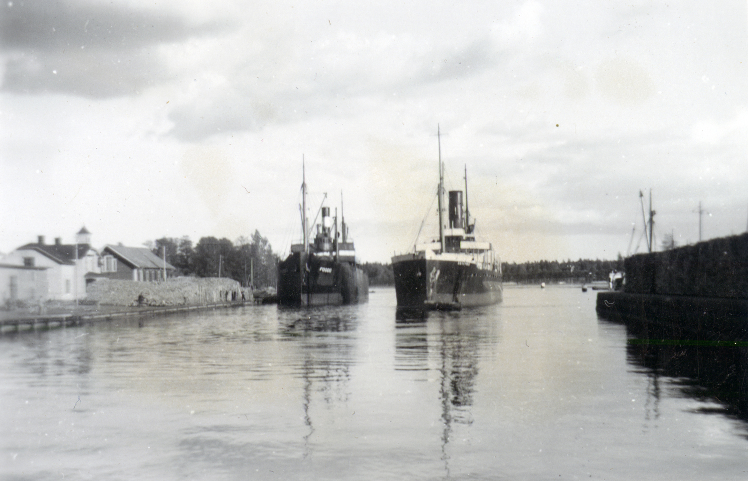 Fartyg i Nyköpings hamn under omkring 1930-1940...
