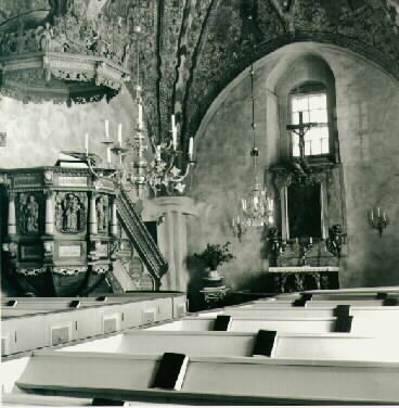 Interiör mot nordost i Vrena kyrka år 1943. Kor...