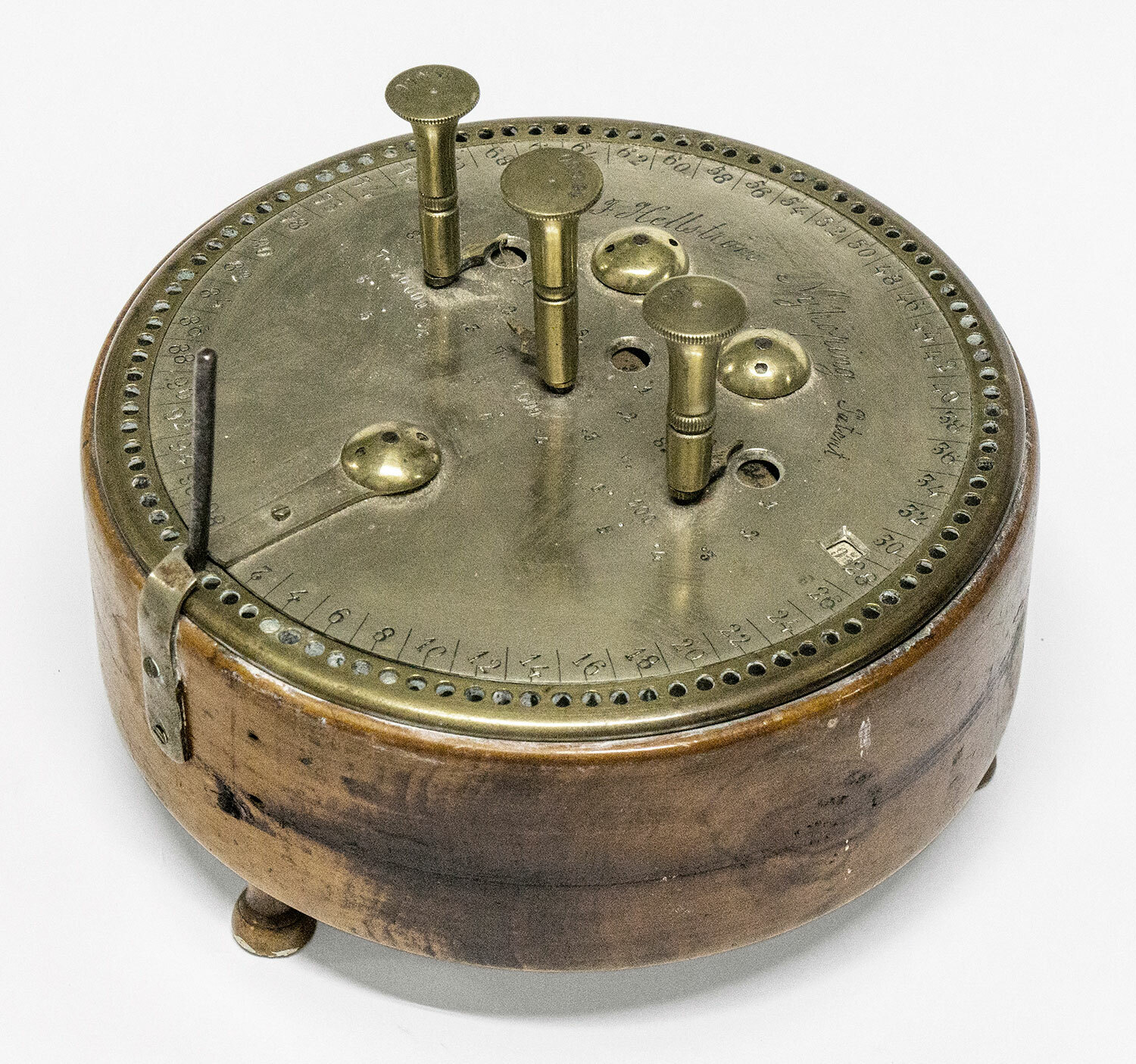 SLM 872 - Räknemaskin av mässing i träfodral, patent 1879