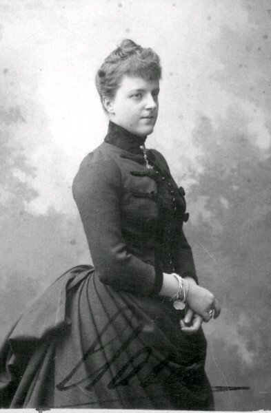 Mor Clara Sandströmmer.