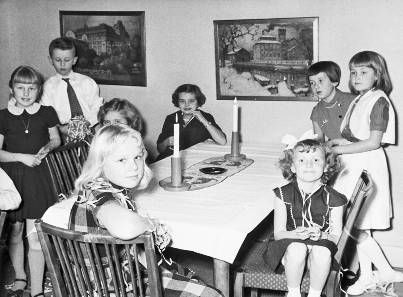 Julfest på NK-villan i slutet på 1950-talet. An...