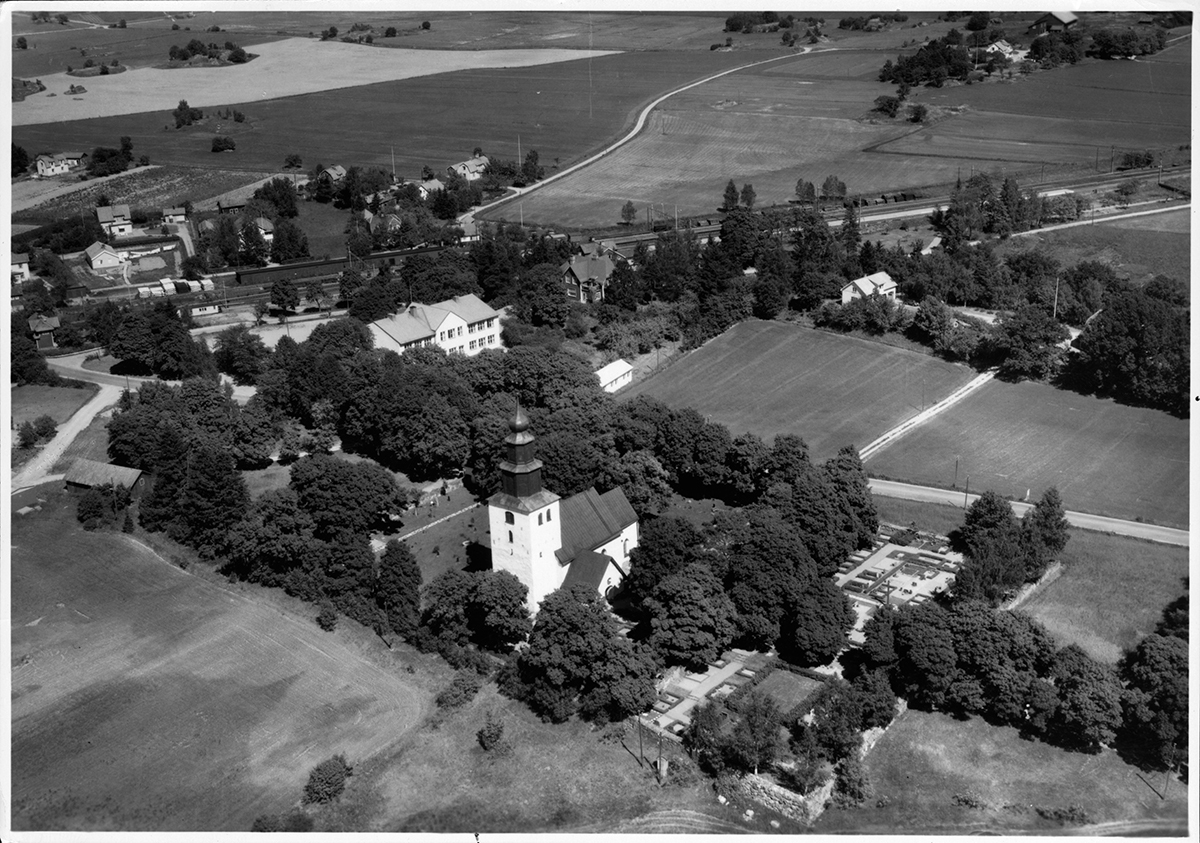 Flygfoto över Rekarne och Tumbo kyrka år 1939