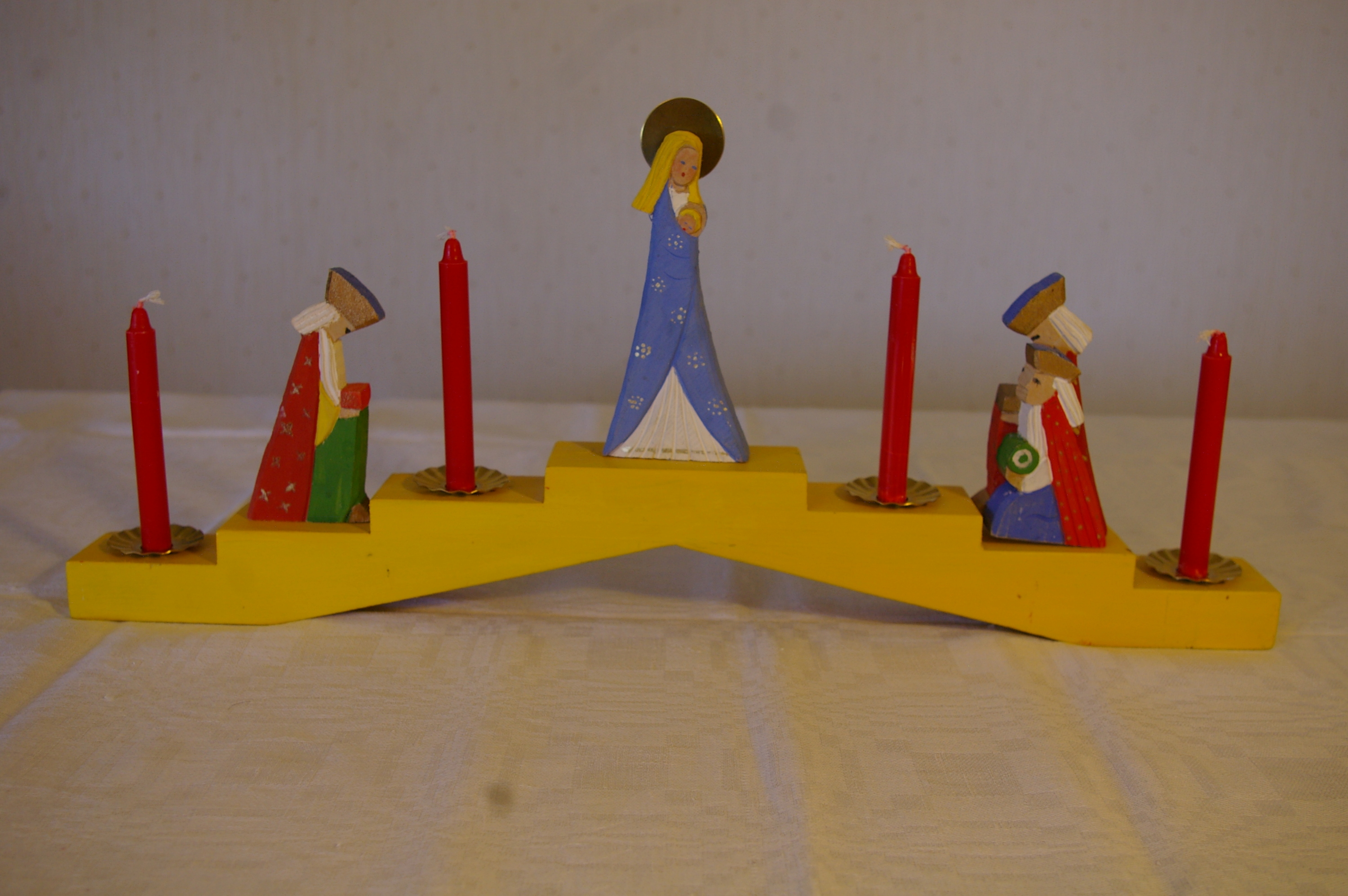 Ljusstaken ”Maria med Jesusbarnet och de tre vi...