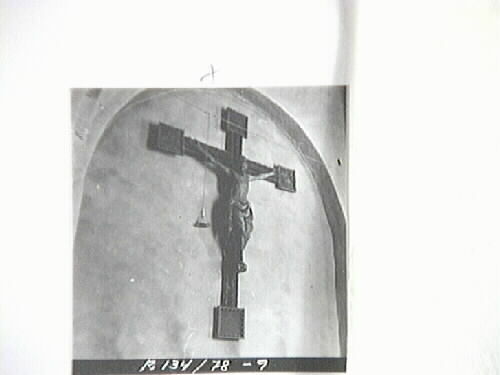 Krucifix på norra långhusväggen (före restaurer...