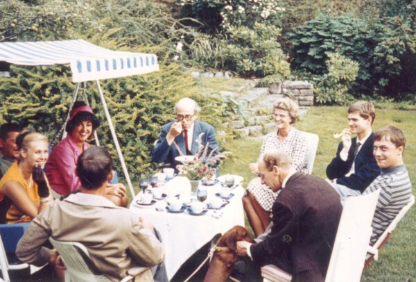 Gästabudets ensemble i Ivar Schnells trädgård 1965