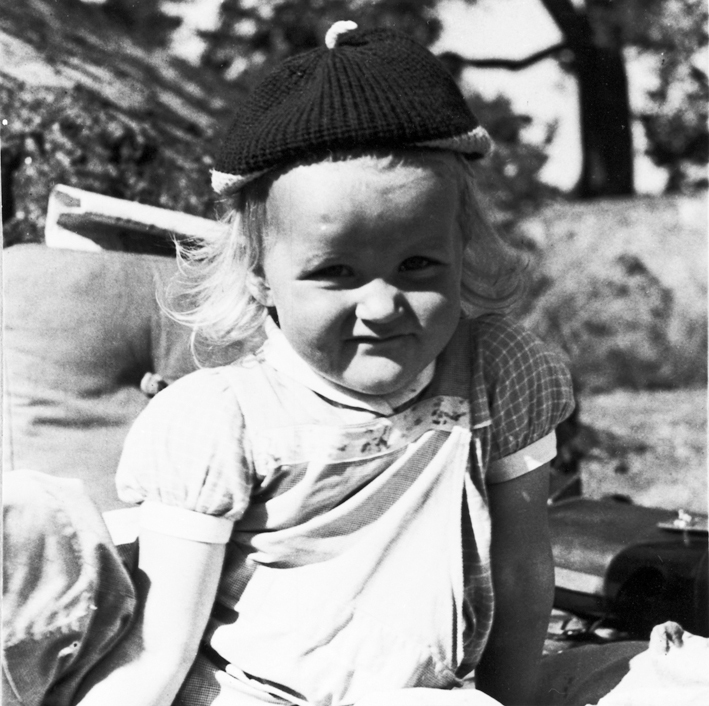 Anne-Marie Dahl ca 2 år omkring 1949
