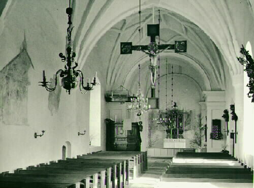 Mittskeppet i Ytterselö kyrka med vy mot altare...