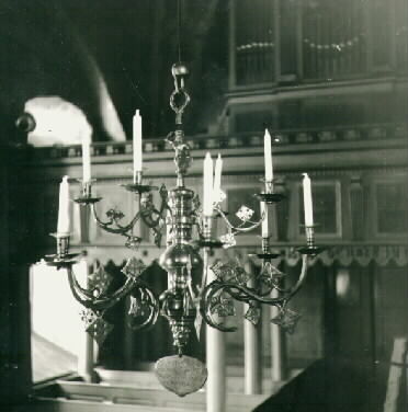 Mässingskrona i Vrena kyrka år 1943. 