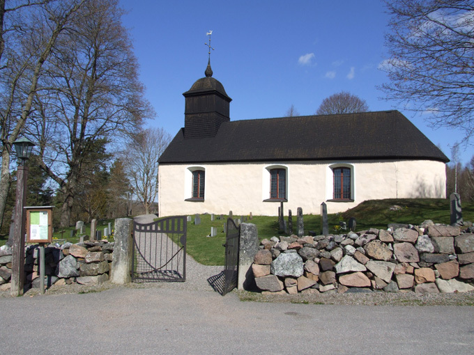 Dillnäs kyrka, kyrkoanläggningen från söder.