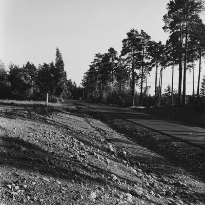SLM M025681 - Flyttning av bautasten och runsten vid vägrätning, Högstena, 1968