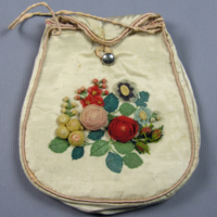 SLM 23054 - Väska av vitt siden, applikationer med blomsterarrangemang i textil