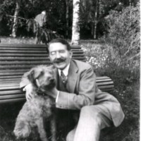 SLM M033168 - Bernhard Österman med sin hund 1927
