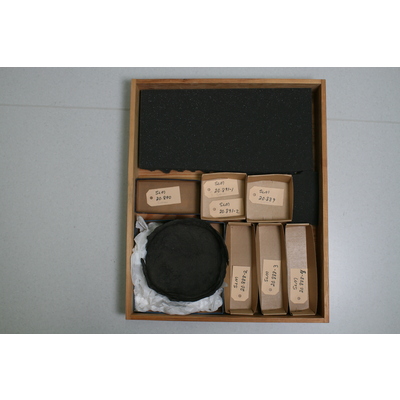 SLM 20889 - Skål av mässing med runinskrift 