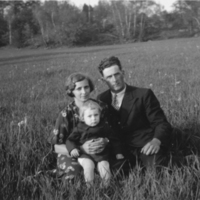 SLM P09-661 - Agnes och Gunnar Andersson med son Carl-Lennart, sent 1930-tal