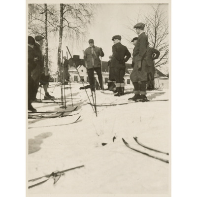 SLM P2020-0422 - Lärare och elever vid skidåkning, Solbacka Läroverk, 1931
