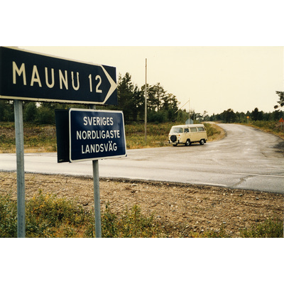 SLM HE-I-15 - Vägskylt mot Maunu, 1985
