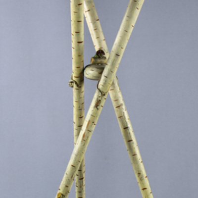 SLM 7622 - Tobaks- och tändsticksställ av trä, målat för att imitera björknäver