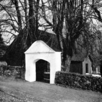 SLM P09-1445 - Stigluckan till Tunabergs kyrka omkring år 1900