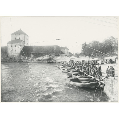 SLM X2659-78 - Fiskförsäljning på Fiskbron i Nyköping år 1925