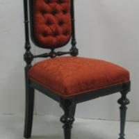 SLM 7705 - Svartmålad stoppad stol med röd klädsel, nyrenässans/nygustaviansk