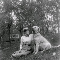 SLM M034150 - Mathilda Brandberg med sin hund