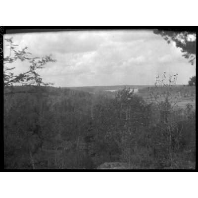SLM X1328-80 - Utsikt över sjön Bårsten från Vabroborg, Ögaklev, 1926
