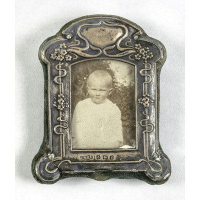 SLM 39491 - Inramat foto i silverram, miniatyr, Jan Carl eller Knut Åkerhielm