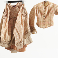 SLM 14137 1-3 - Tredelad flickklänning från 1880-talet