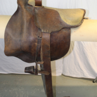 SLM 13223 - Damsadel av läder, två horn, 1800-talets första hälft eller mitt