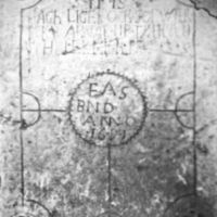 SLM M018678 - Gravsten vid Tunabergs kyrka år 1944