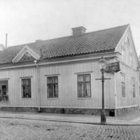 SLM A28-554 - C.H. Forsmans guldsmedsverkstad, hörnet Fruängsgatan/Västra Kvarngatan i Nyköping, före 1913