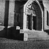 SLM M007432 - Exteriör, kyrkport vid Floda kyrka, 1890-tal