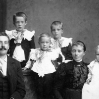 SLM P07-2547 - Frans Otto (Frank Otto) Skeppstedt (Shipstad) med familj i USA ca 1910