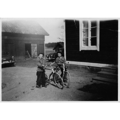 SLM P2019-0081 - Kenth och Kjell Karlsson ca 1954