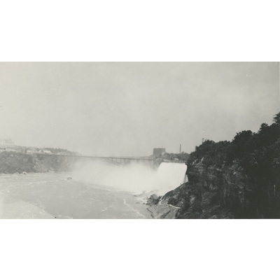 SLM P2022-1223 - Utsikt över Niagarafloden med Niagarafallen
