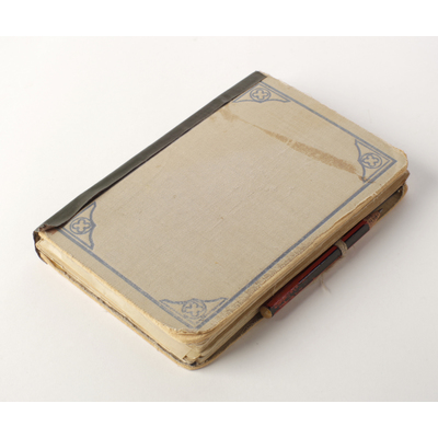 SLM 27418 - Anteckningsbok med personliga mått för skräddare Harnesks kunder daterad 1931
