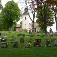 SLM D08-1039 - Julita kyrka, exteriör med kyrkogården