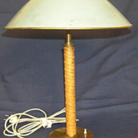 SLM 33005 - Elektrisk bordslampa tillverkad vid NK:s verkstäder i Nyköping på 1900-talets mitt