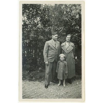 SLM P2018-0280 - Gulli med sin mamma och pappa, 1937-1939