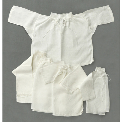 SLM 39027 1-5 - Fem babyskjortor av linne, från Ökna i Floda socken