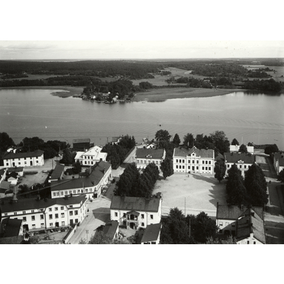 SLM SEM_Fg395 - Utsikt från domkyrkan över torget i Strängnäs.